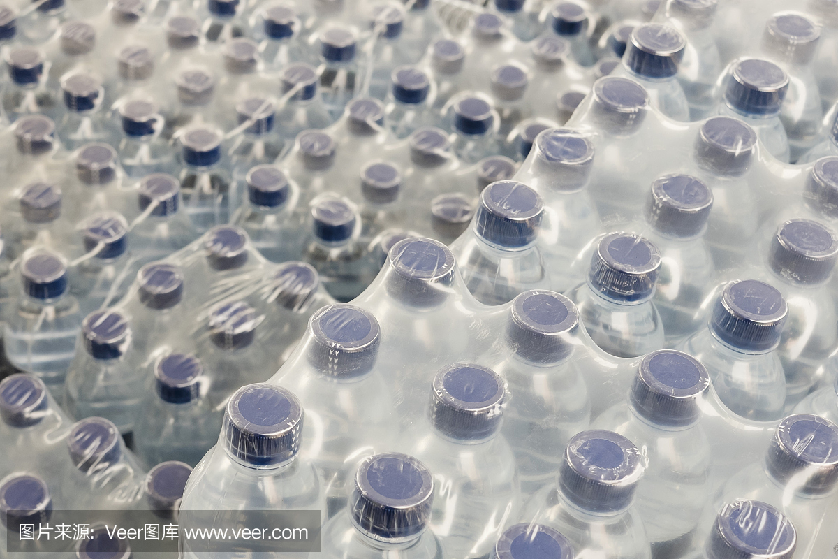 瓶装水在工业中的堆叠细节